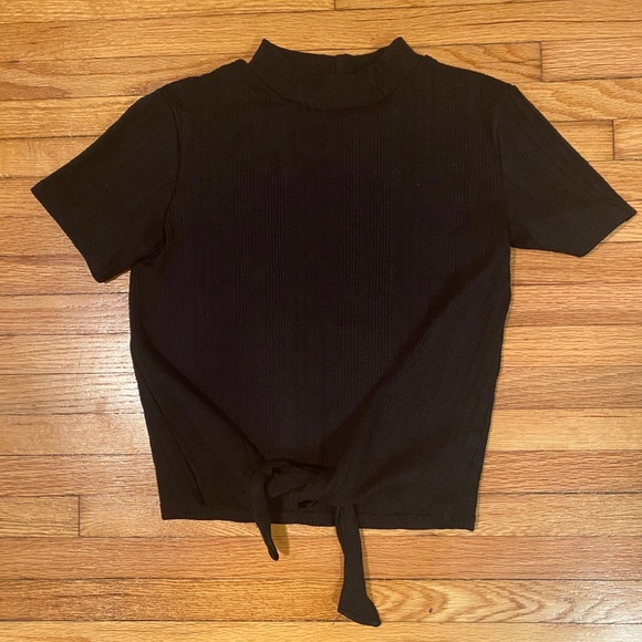 Black crop top - Picture 2 of 3